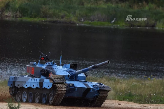 “坦克兩項(xiàng)”半決賽中國小組奪魁，“海上登陸”接力賽暫居第一